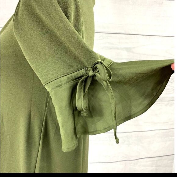 Banana Republic Flowy Flutter Sleeve Top - Picture 6 of 7